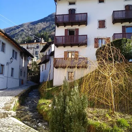 Cjase Di Doro Homestay Illegio