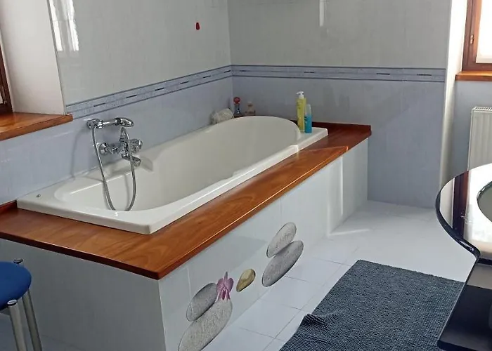 Δωμάτια σε οικογενειακή κατοικία Cjase Di Doro